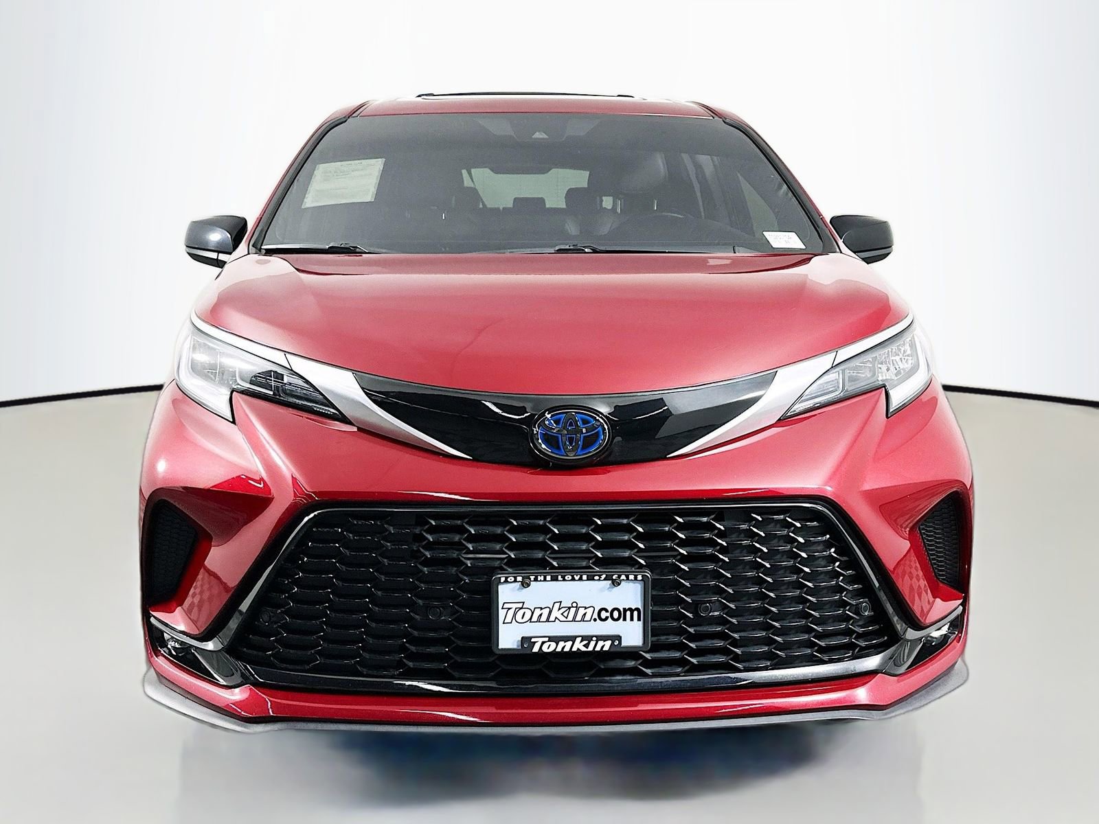 Certified 2023 Toyota Sienna XSE AWD/4WD image 2