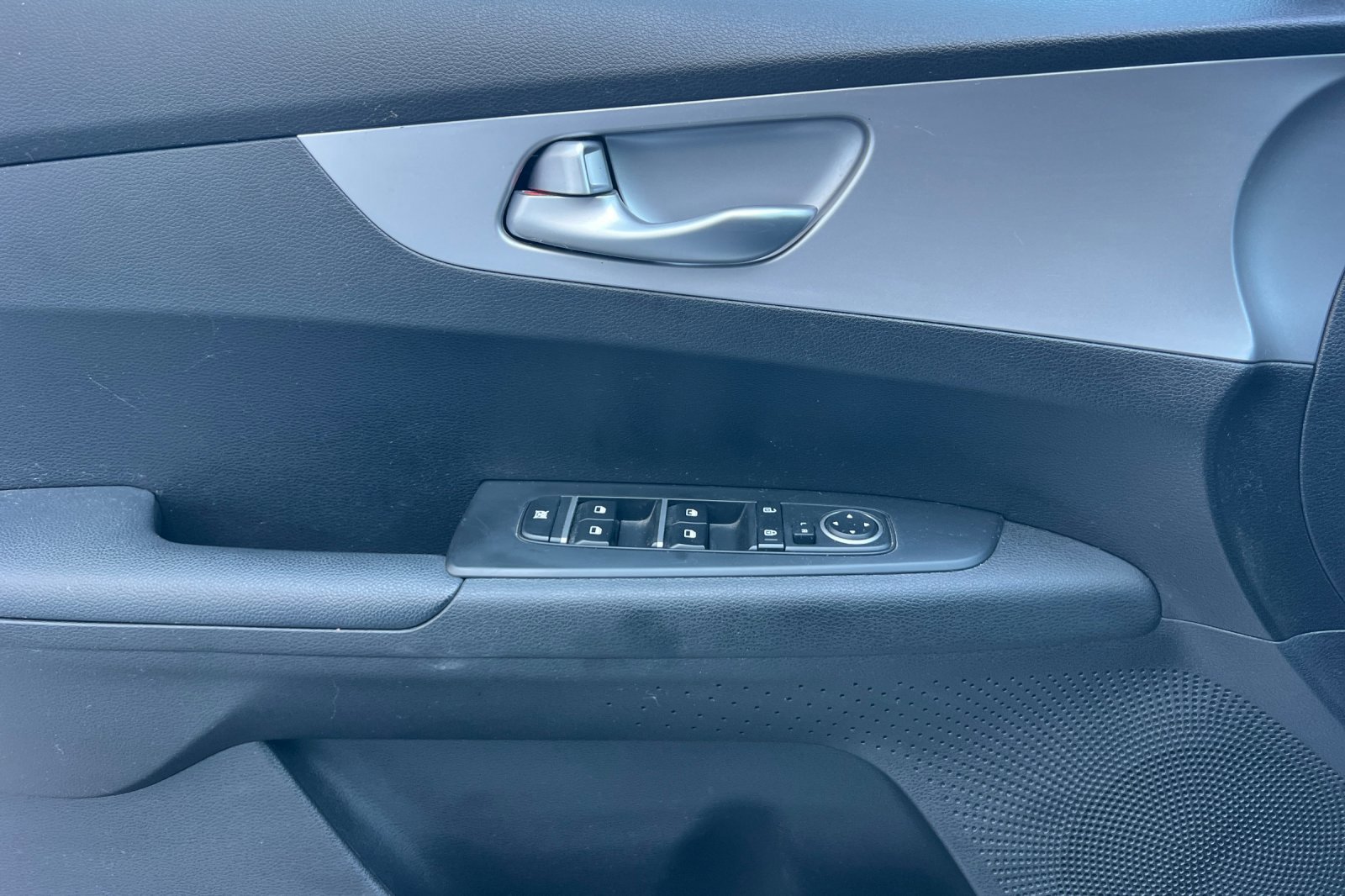 Used 2023 Kia Forte LXS image 11