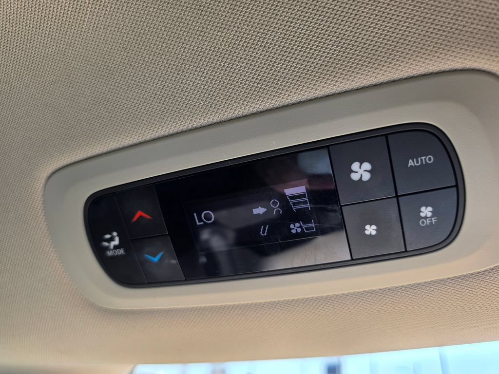 Used 2023 Chrysler Pacifica Touring-L FWD image 18