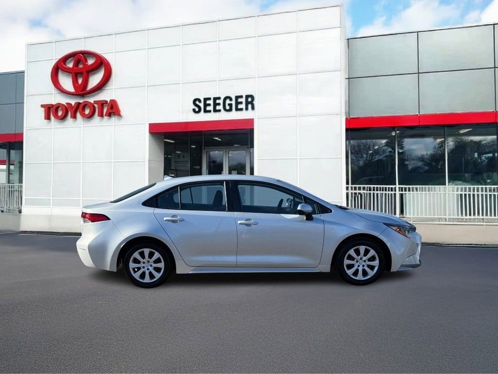Used 2024 Toyota Corolla LE image 2