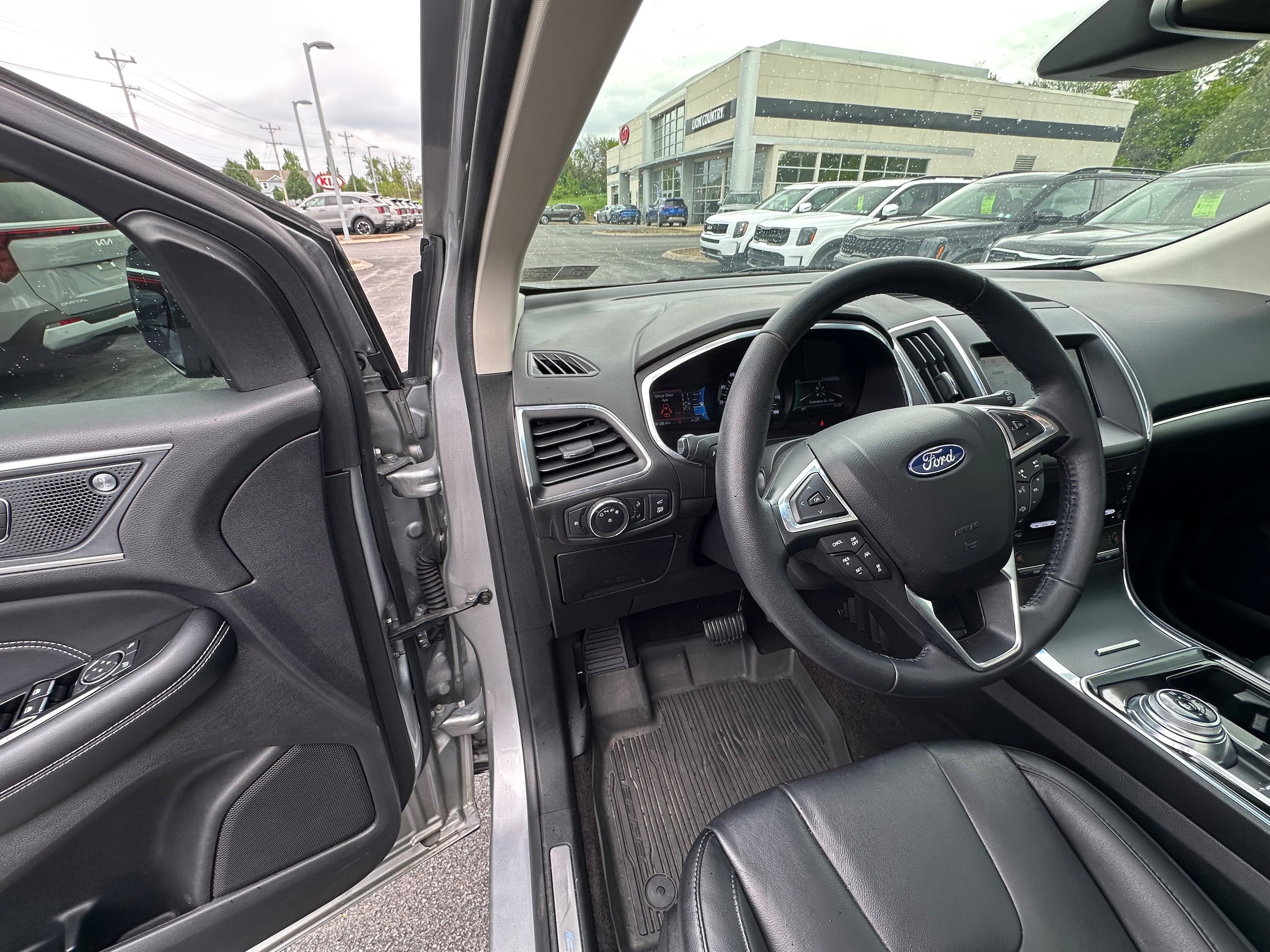 Used 2020 Ford Edge Titanium AWD/4WD image 27