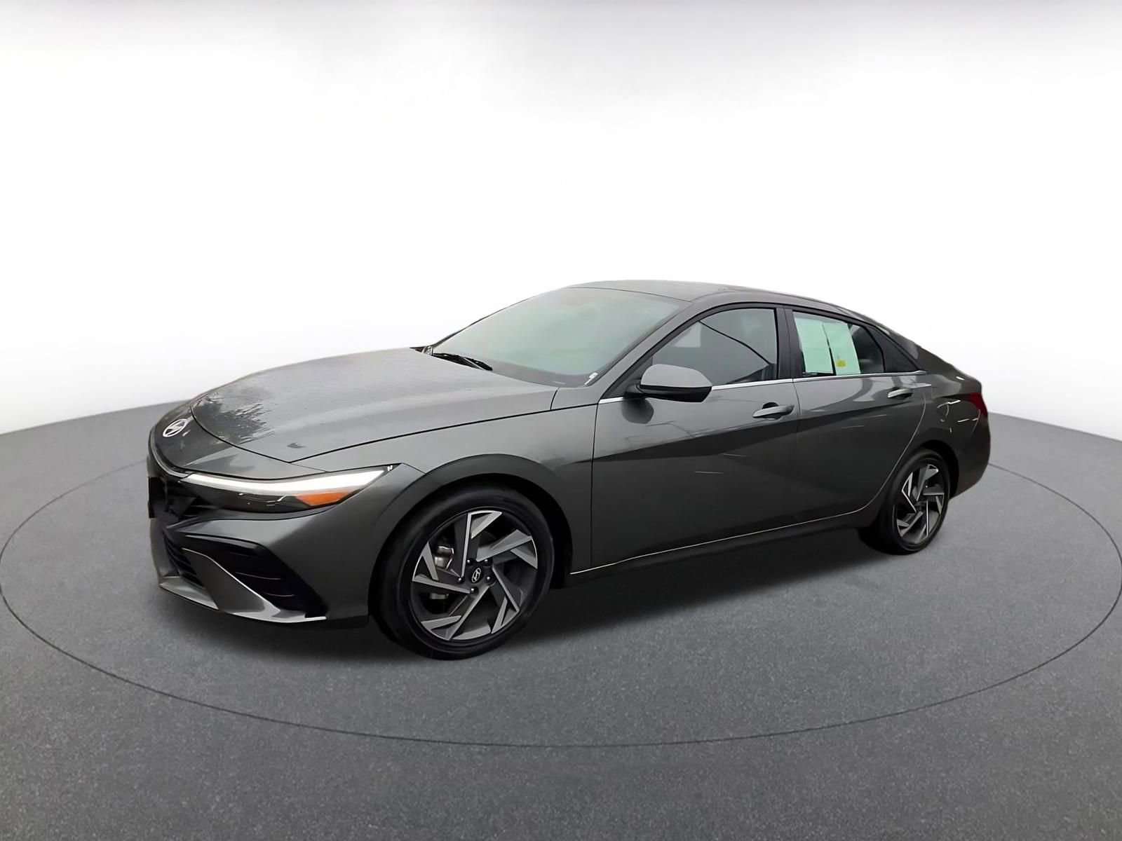 Used 2025 Hyundai Elantra SEL FWD image 8