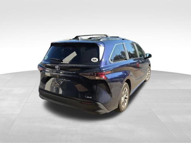 Certified 2025 Toyota Sienna XLE w/ XLE Plus Package AWD/4WD image 7