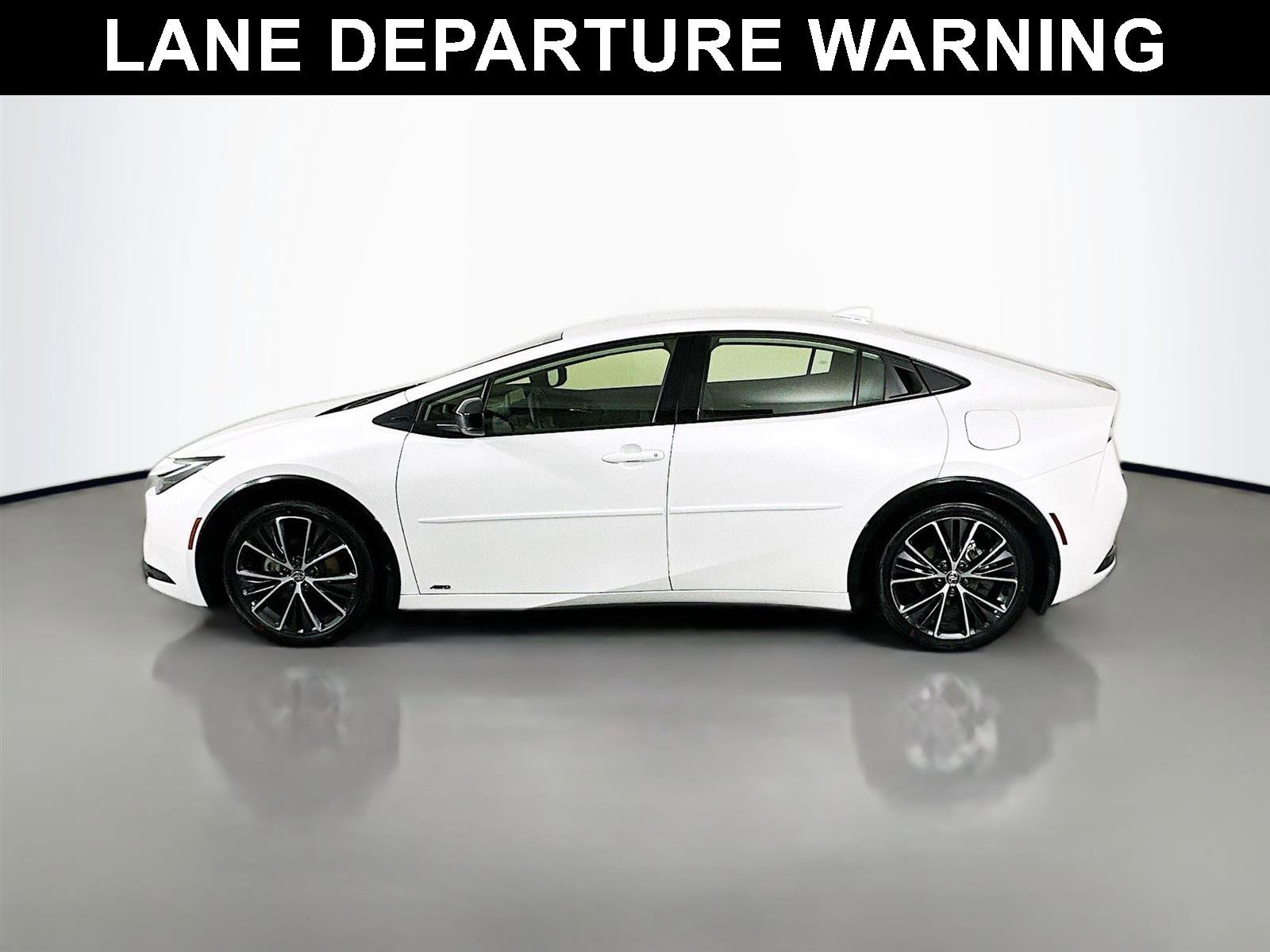 Used 2023 Toyota Prius XLE image 4