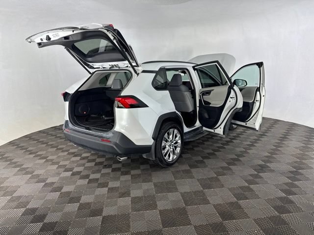 Used 2025 Toyota RAV4 XLE Premium w/ Weather Package AWD/4WD image 17