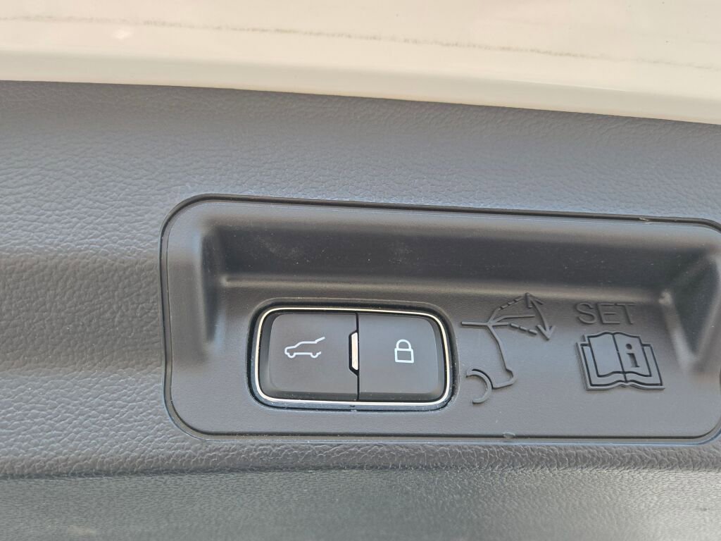 Used 2023 Ford Explorer Platinum w/ Technology Package image 21