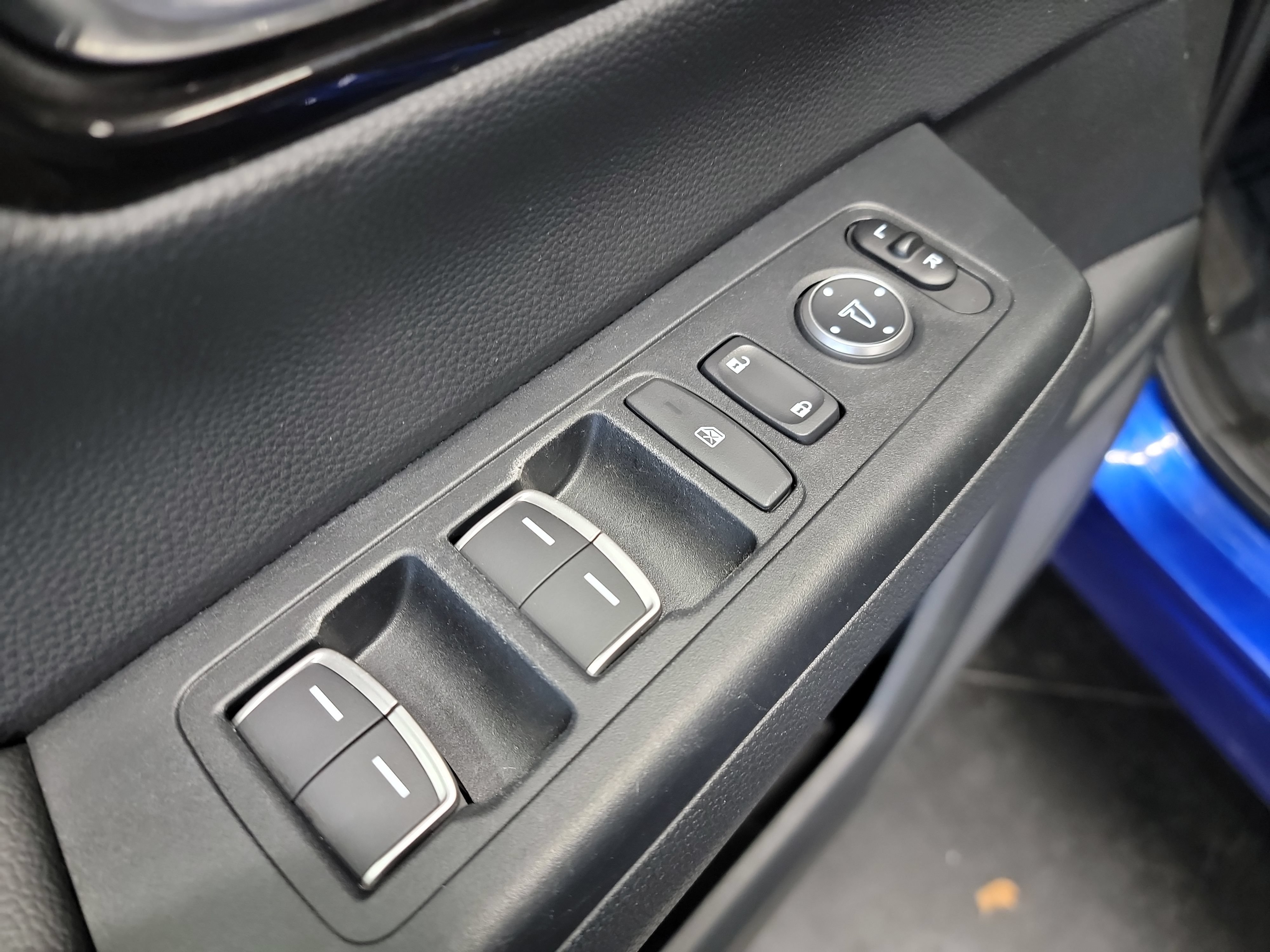 Used 2025 Honda CR-V EX-L image 14