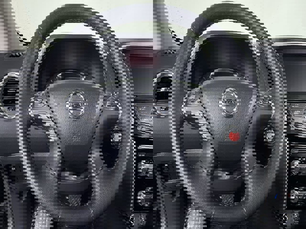 Used 2018 Nissan Pathfinder SV image 13