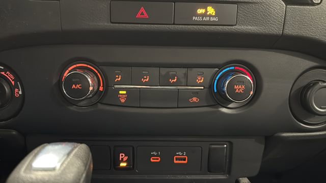 Used 2022 Nissan Frontier SV w/ Technology Package image 9