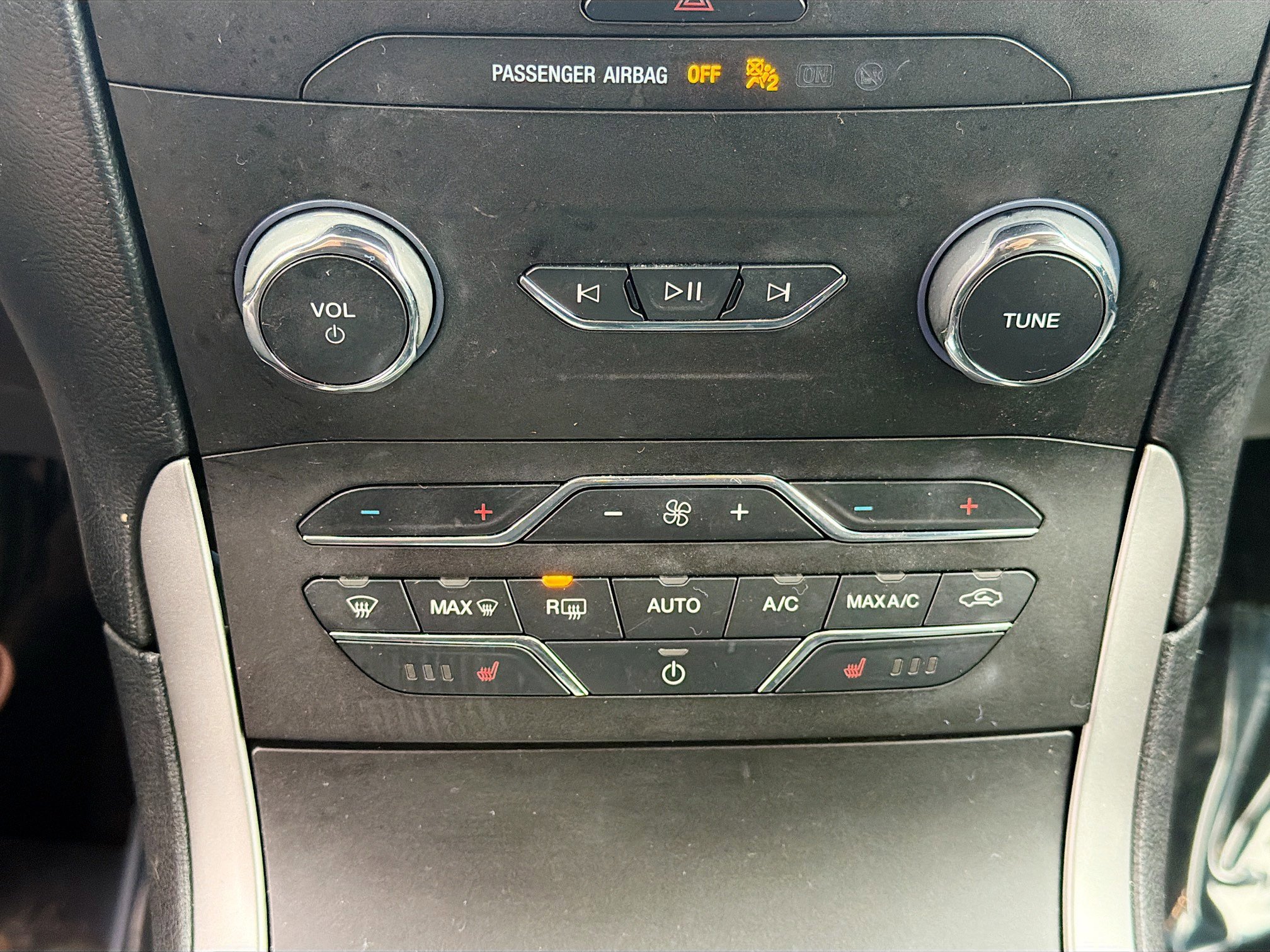 Used 2020 Ford Edge SEL w/ Convenience Package image 32