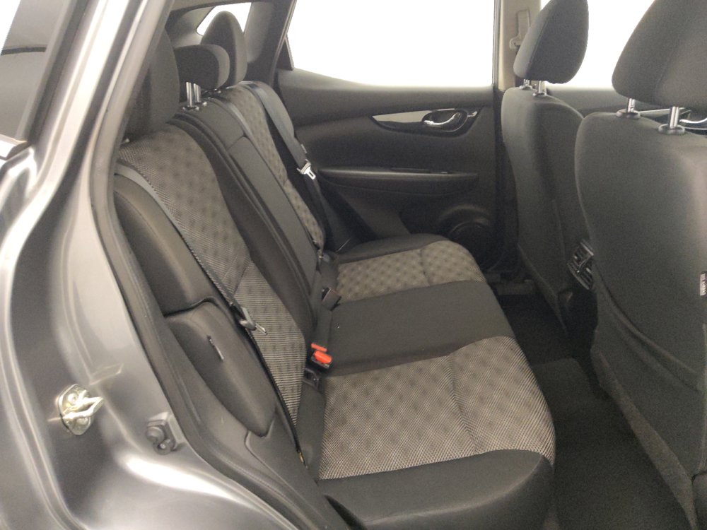 Used 2021 Nissan Rogue Sport SV FWD image 19