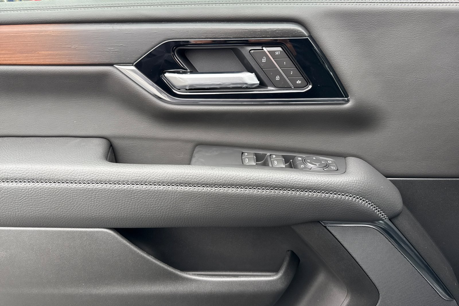 New 2026 GMC Yukon XL Denali w/ Denali Reserve Package image 12