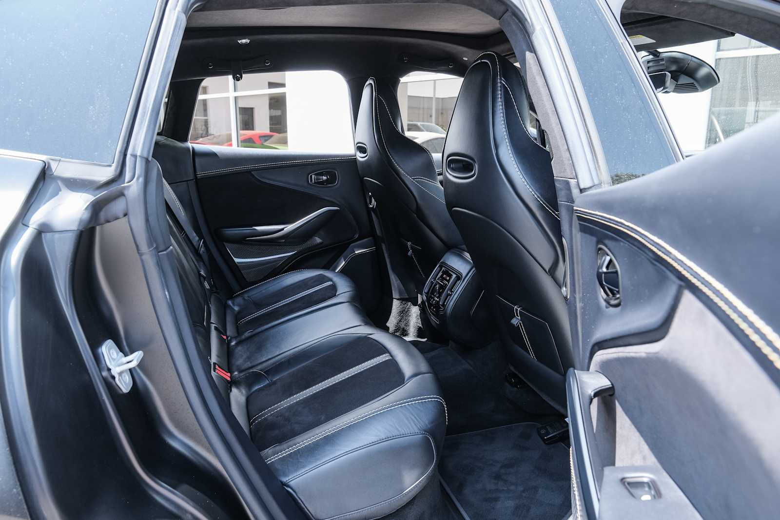 Used 2023 Aston Martin DBX AWD/4WD image 31
