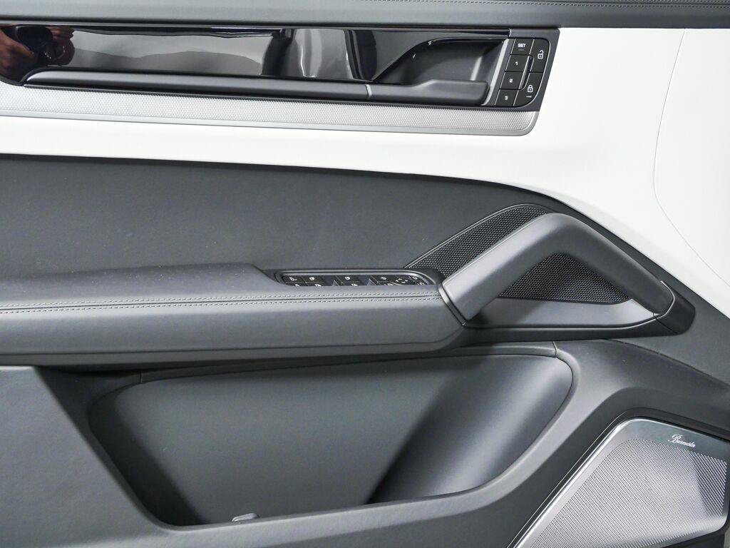 New 2026 Porsche Cayenne AWD/4WD image 6