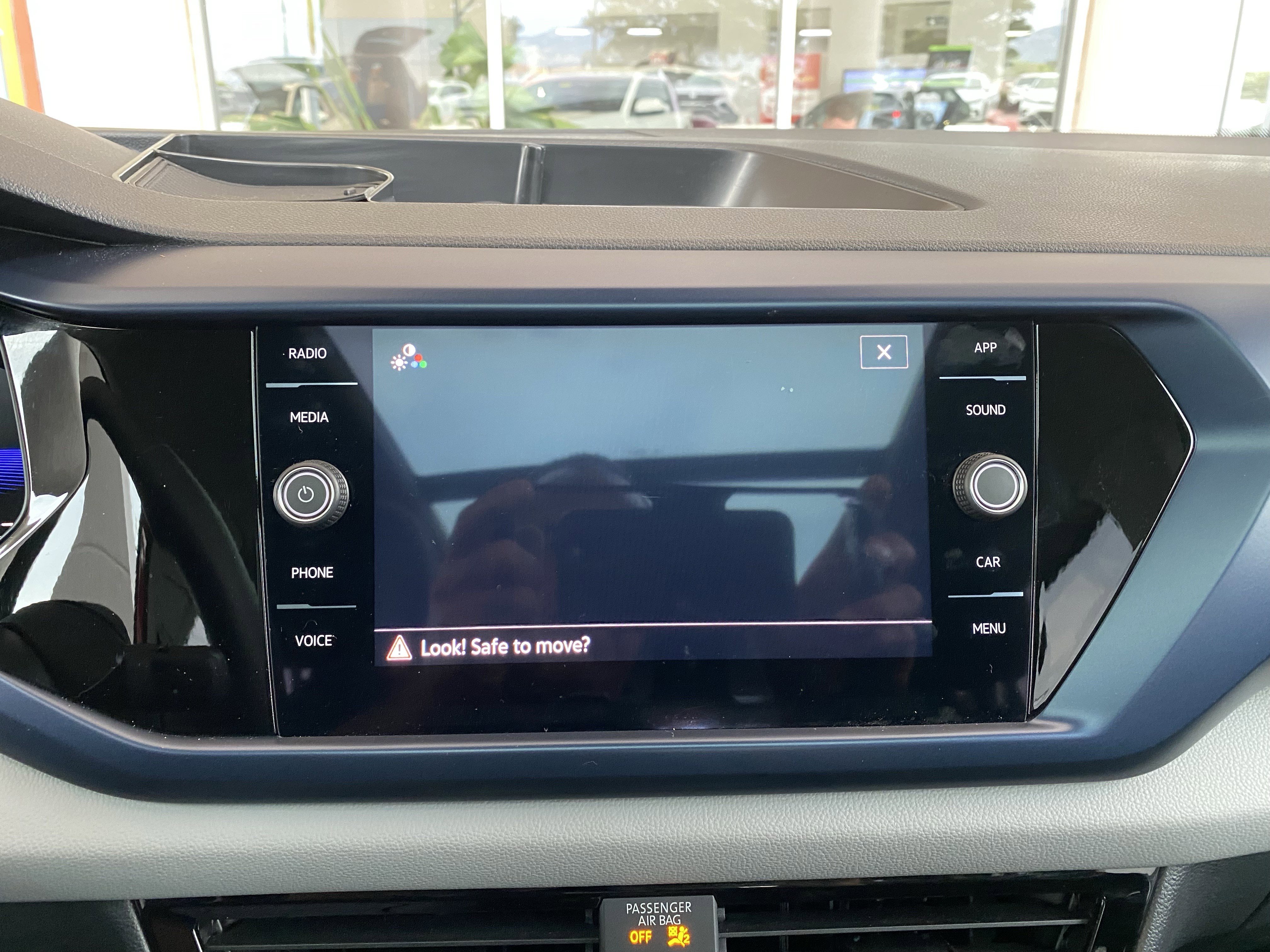 Used 2023 Volkswagen Taos SE w/ Panoramic Sunroof Package image 4