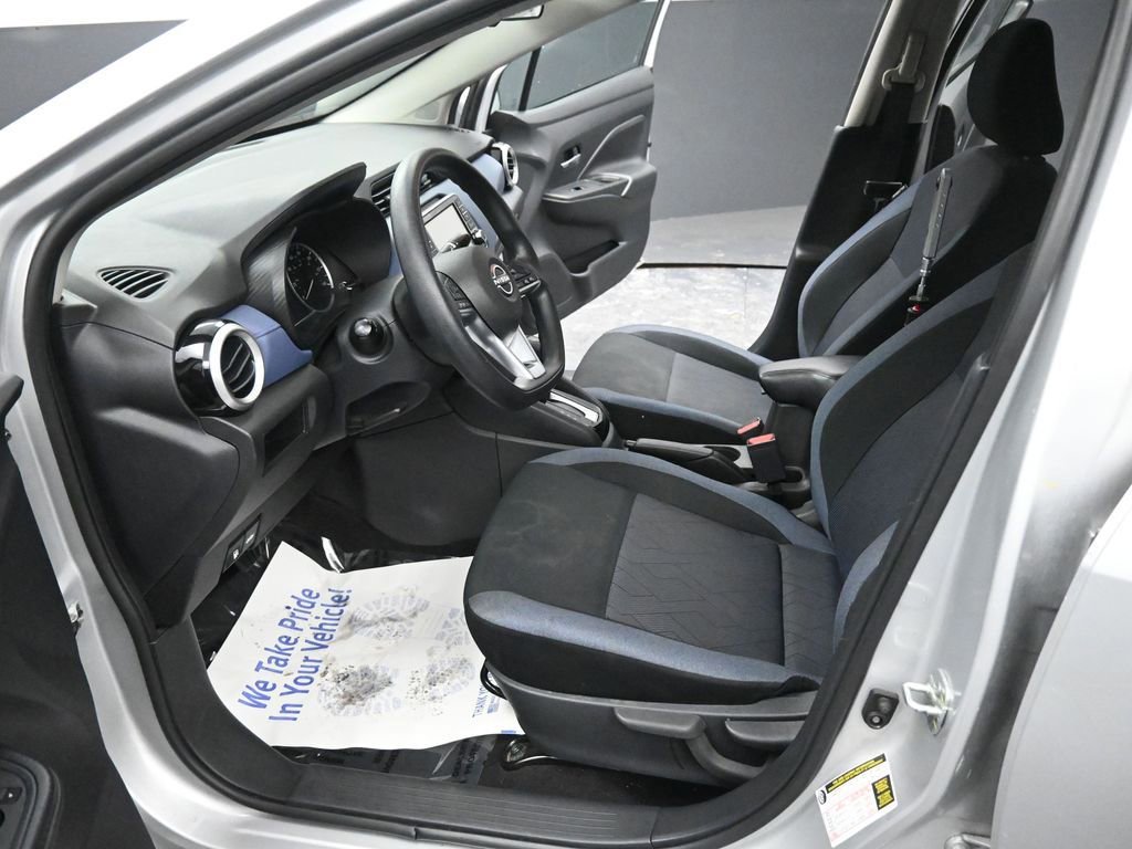 Used 2023 Nissan Versa SV image 28