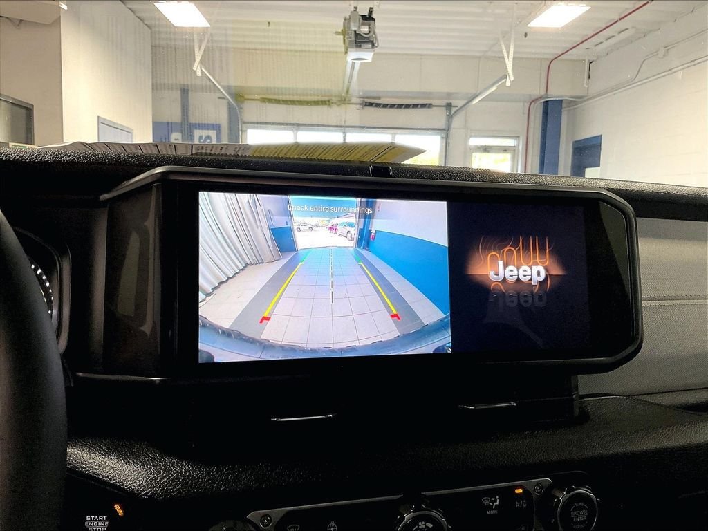 Used 2024 Jeep Wrangler Unlimited AWD/4WD image 19