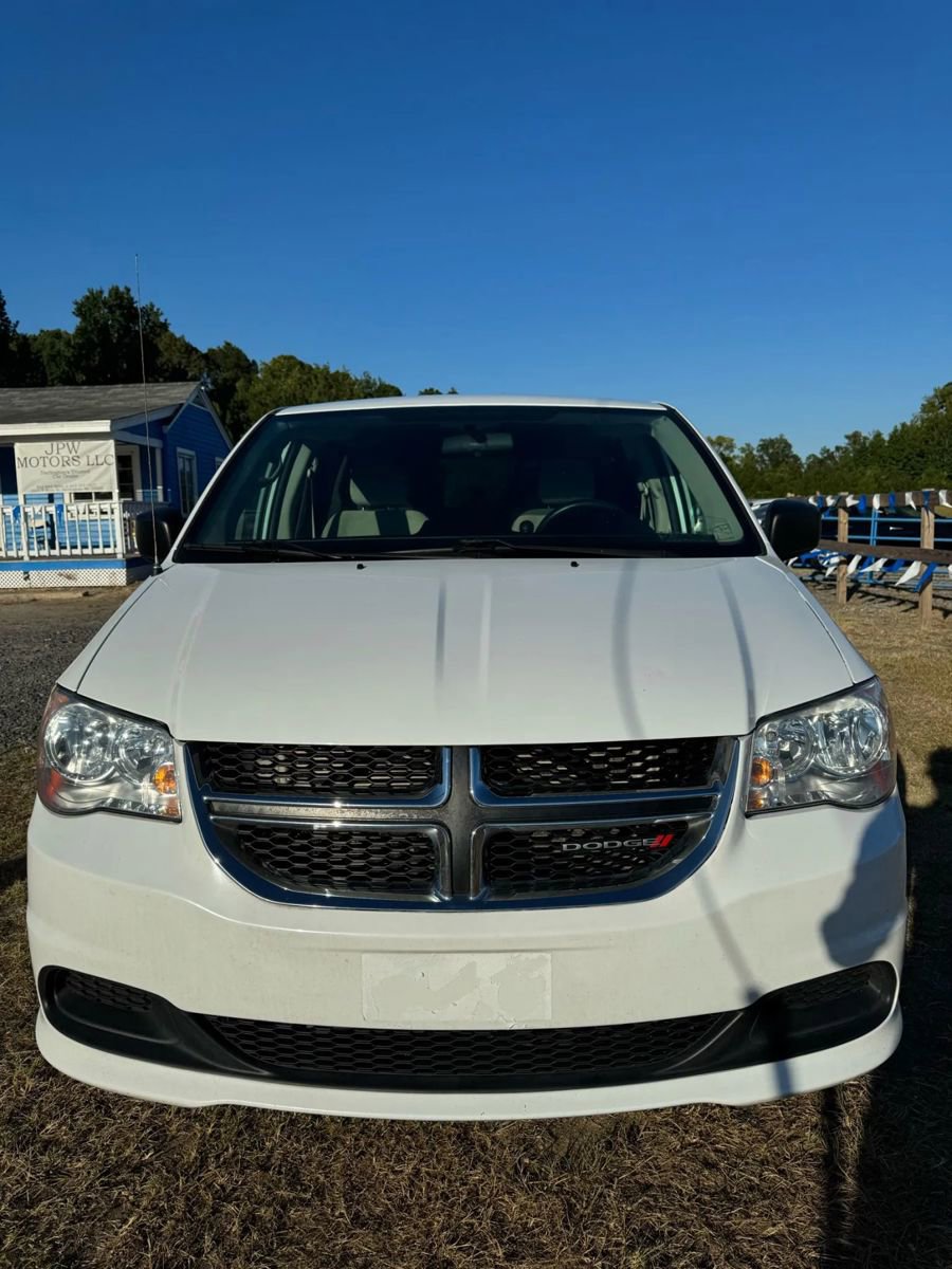 Used 2016 Dodge Grand Caravan SE w/ Quick Order Package 29E SE image 2