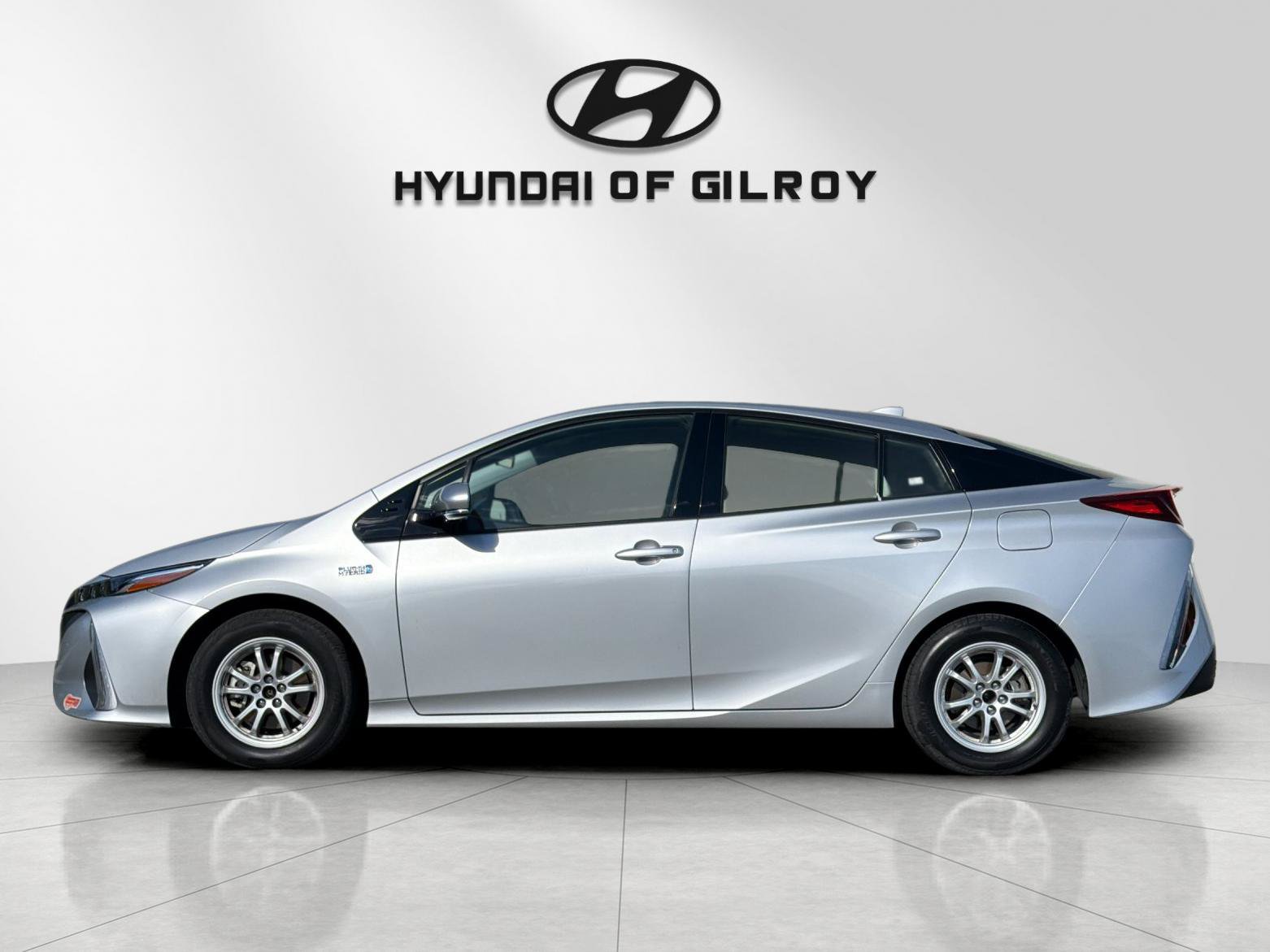 Used 2020 Toyota Prius Prime LE FWD image 2