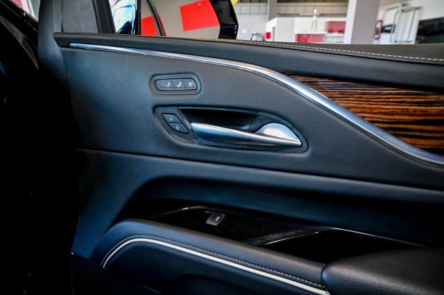 Used 2023 Cadillac Escalade ESV Premium Luxury image 31