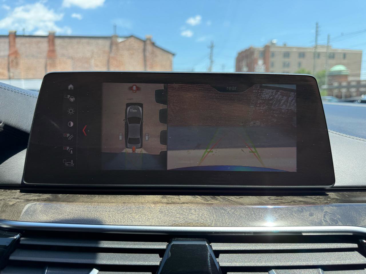 Used 2019 BMW 530i xDrive w/ Premium Package AWD/4WD image 12