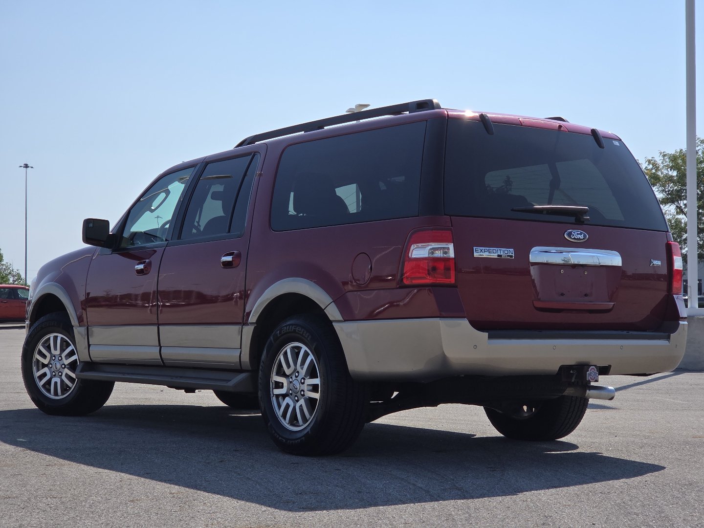 Used 2014 Ford Expedition EL XLT w/ Equipment Group 202A AWD/4WD image 13