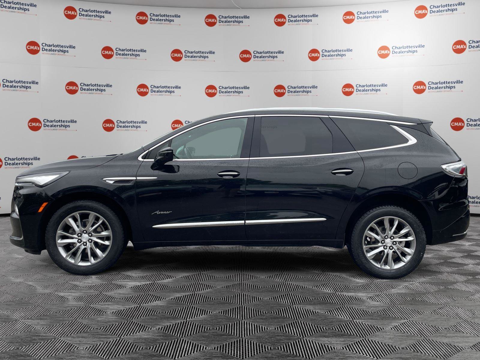 Used 2022 Buick Enclave Avenir w/ Avenir Technology Package AWD/4WD image 2