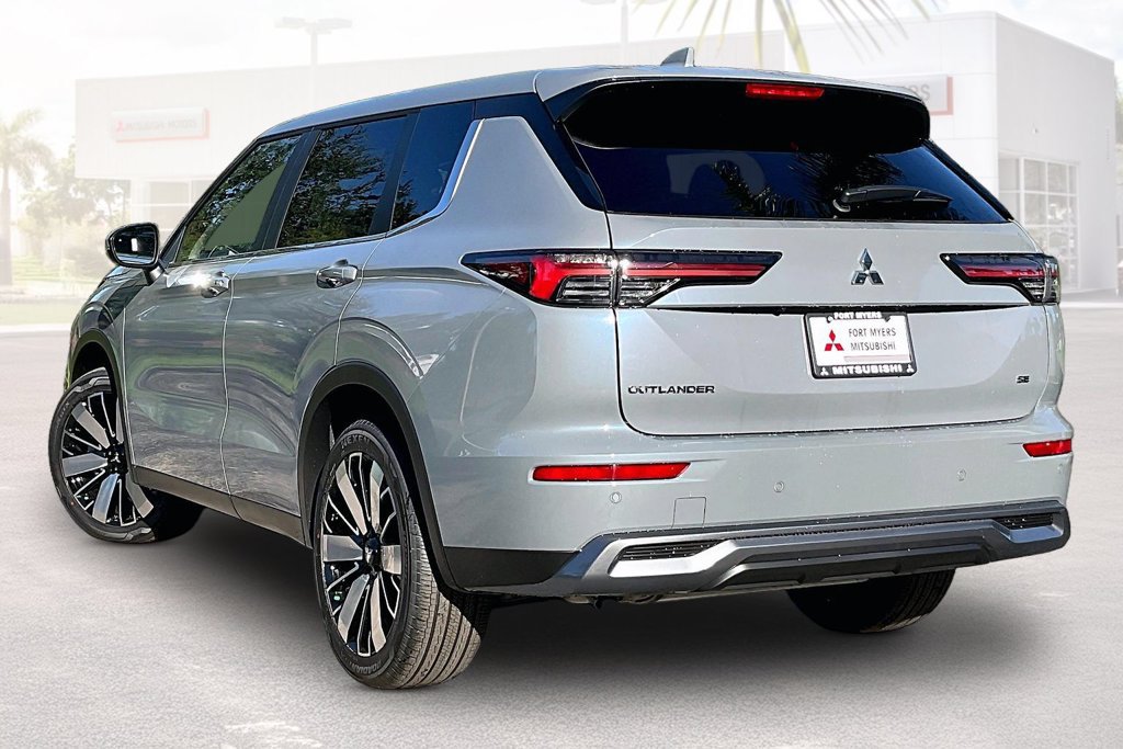 New 2026 Mitsubishi Outlander SE FWD image 3