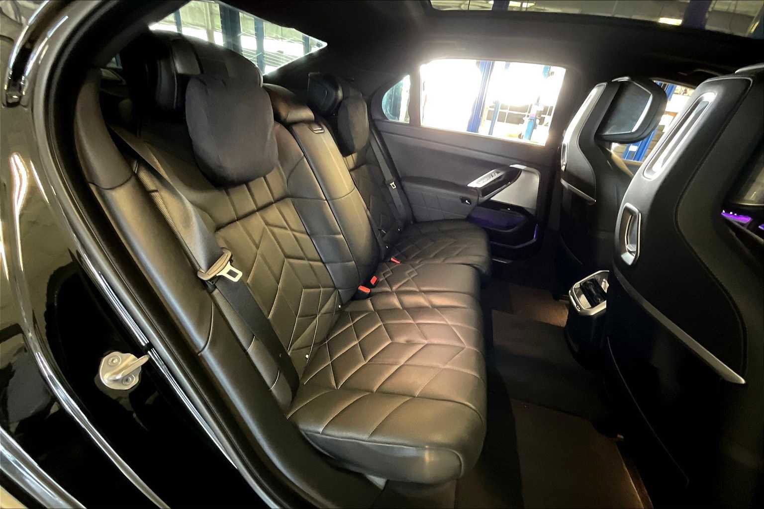 Used 2023 BMW i7 xDrive60 image 18