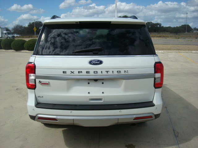 Used 2024 Ford Expedition XLT RWD image 6