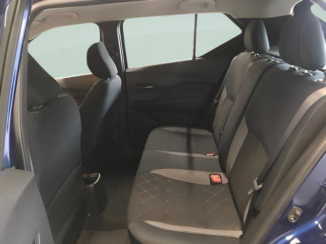 Used 2018 Nissan Kicks SV image 13