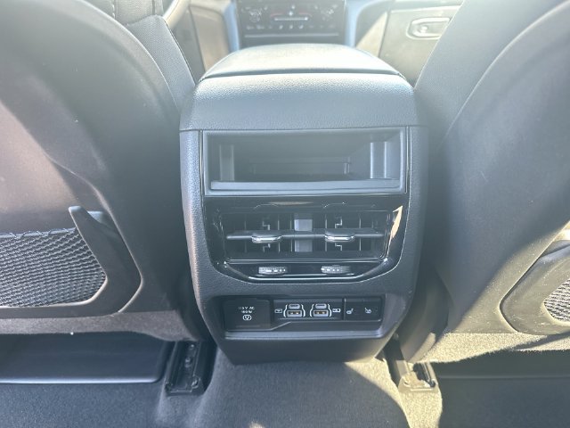 Used 2024 Jeep Grand Cherokee Limited AWD/4WD image 24