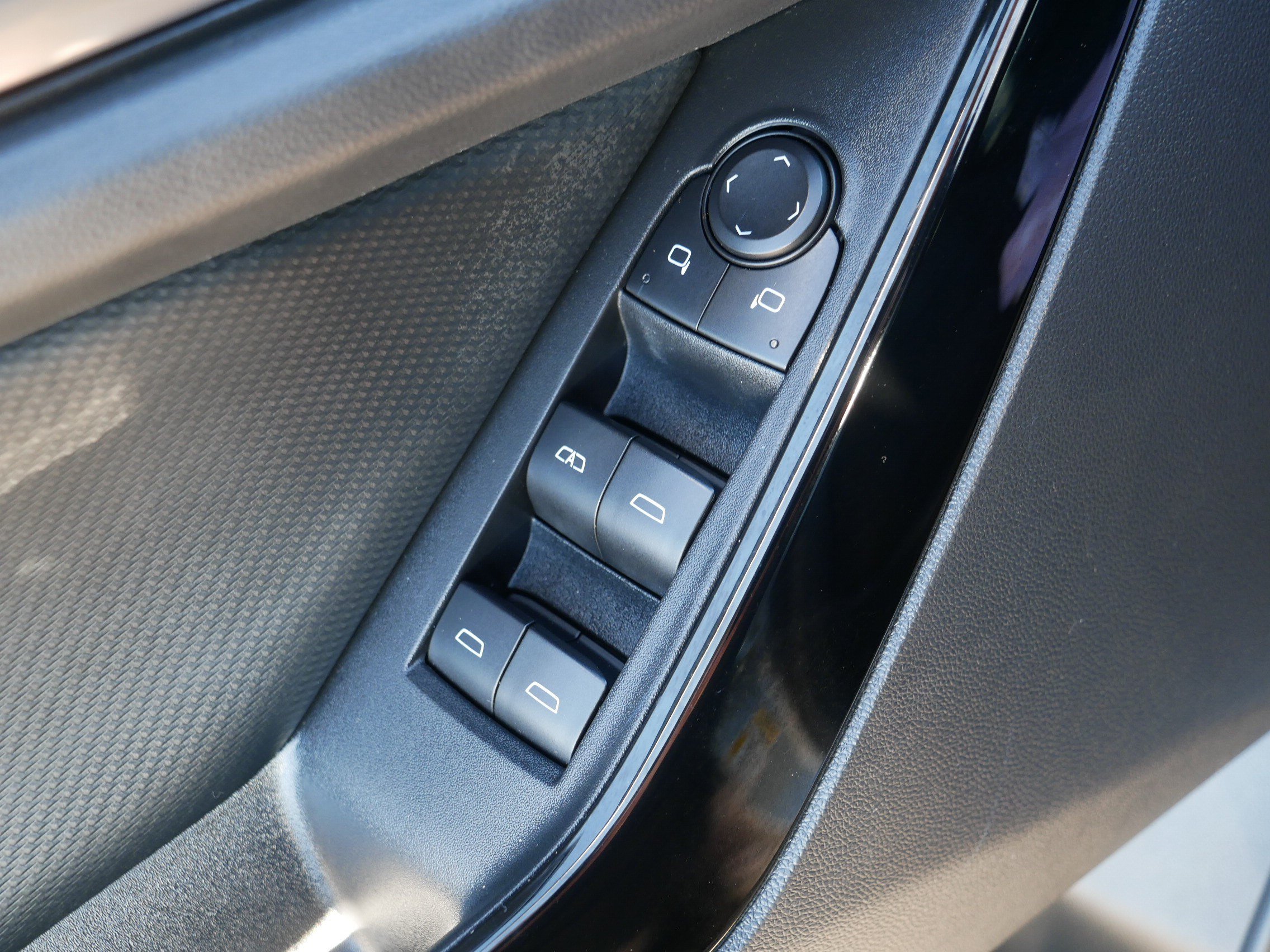Used 2025 Chevrolet Equinox LT AWD/4WD image 19