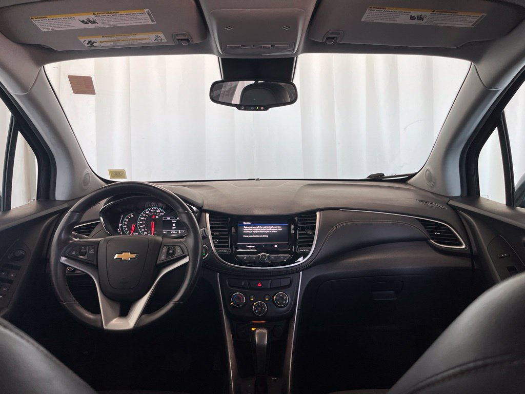 Used 2021 Chevrolet Trax LT w/ Midnight Edition FWD image 9