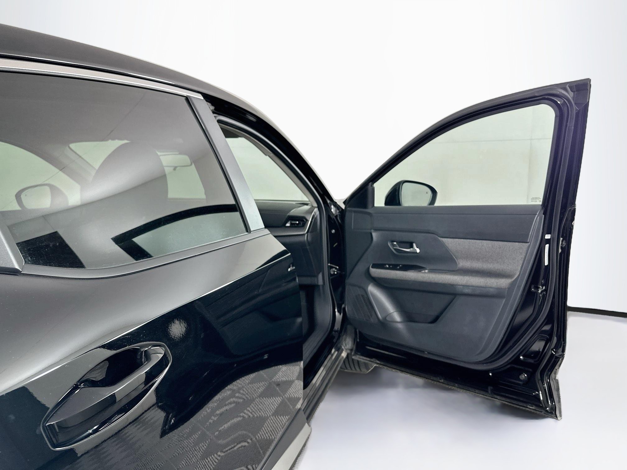 Used 2025 Nissan Kicks SV FWD image 30