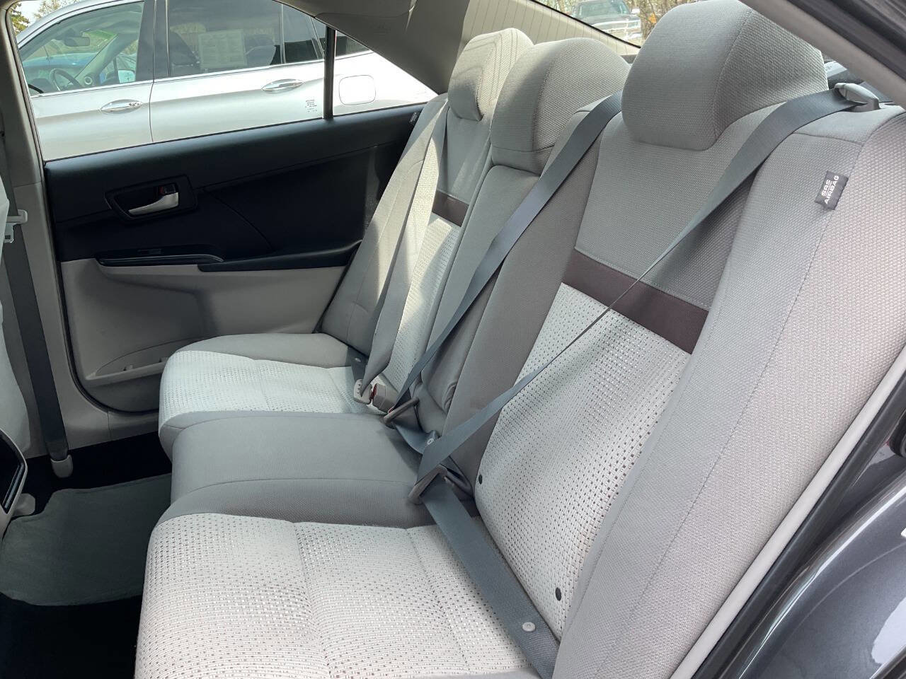 Used 2012 Toyota Camry LE FWD image 28