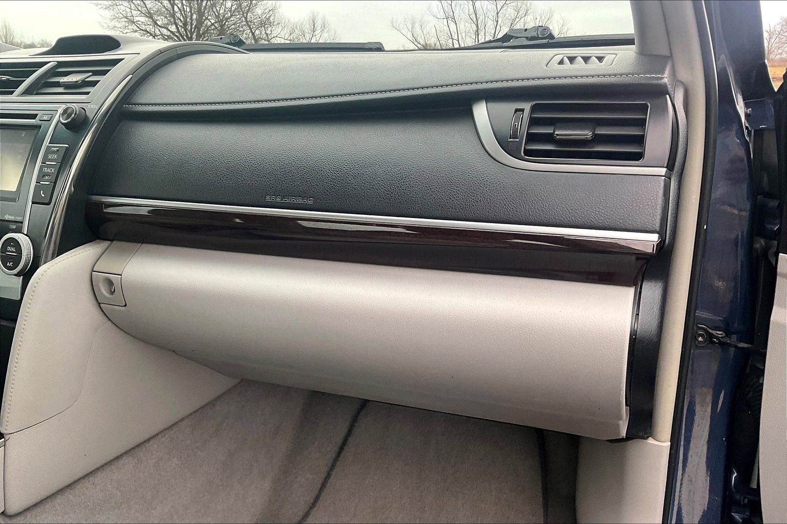 Used 2014 Toyota Camry XLE w/ Leather Package image 16