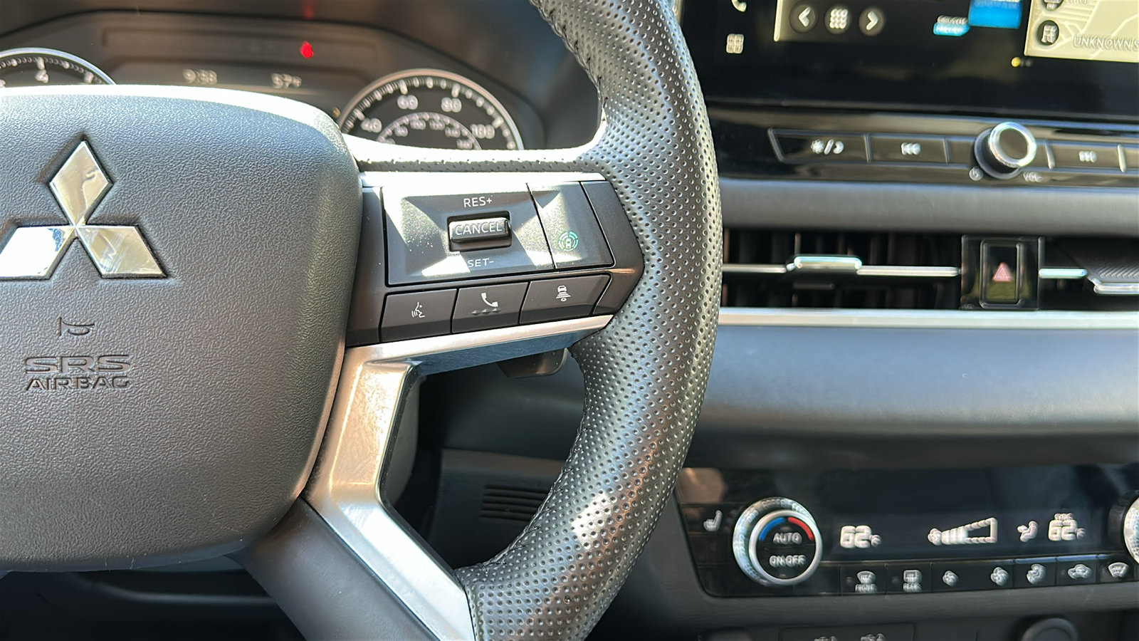 Used 2025 Mitsubishi Outlander SE AWD/4WD image 17