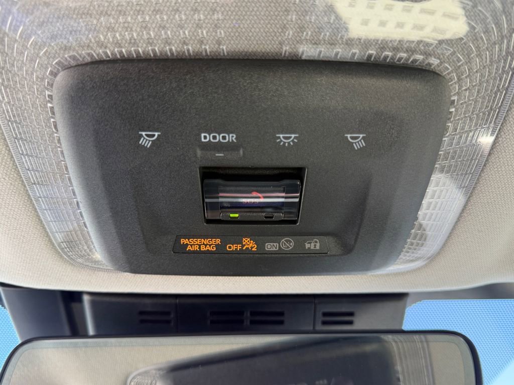 Used 2023 Toyota Prius XLE FWD image 17
