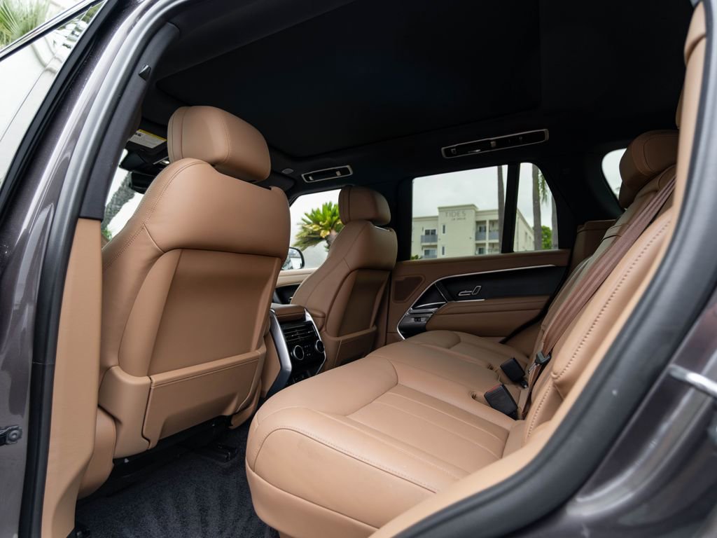 Used 2025 Land Rover Range Rover SE AWD/4WD image 26