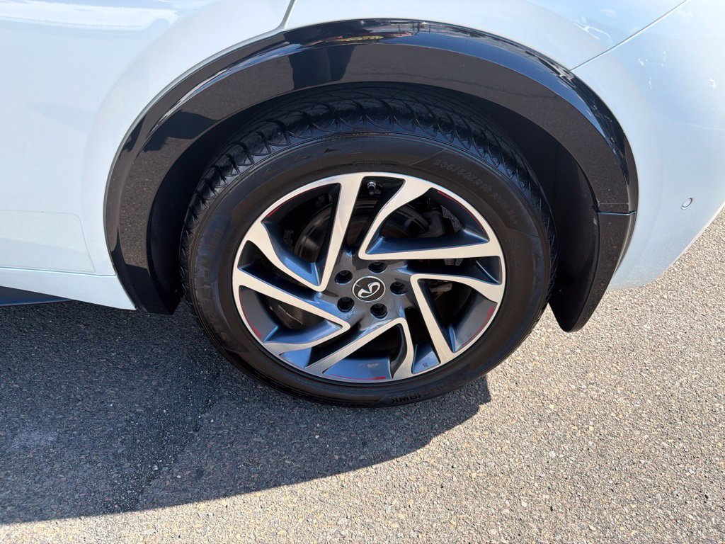 Used 2017 INFINITI QX30 Premium w/ Technology Package FWD image 31