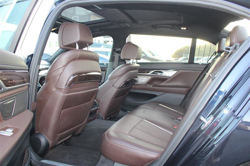 Used 2018 BMW 750i xDrive image 12