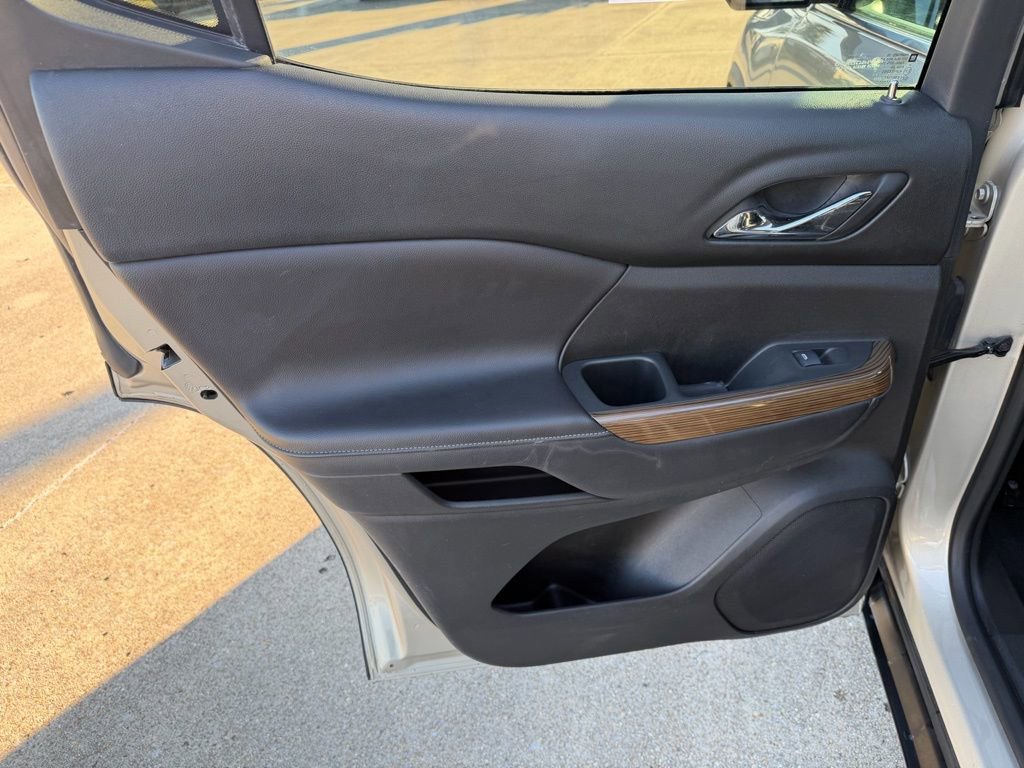 Used 2017 GMC Acadia SLE image 16