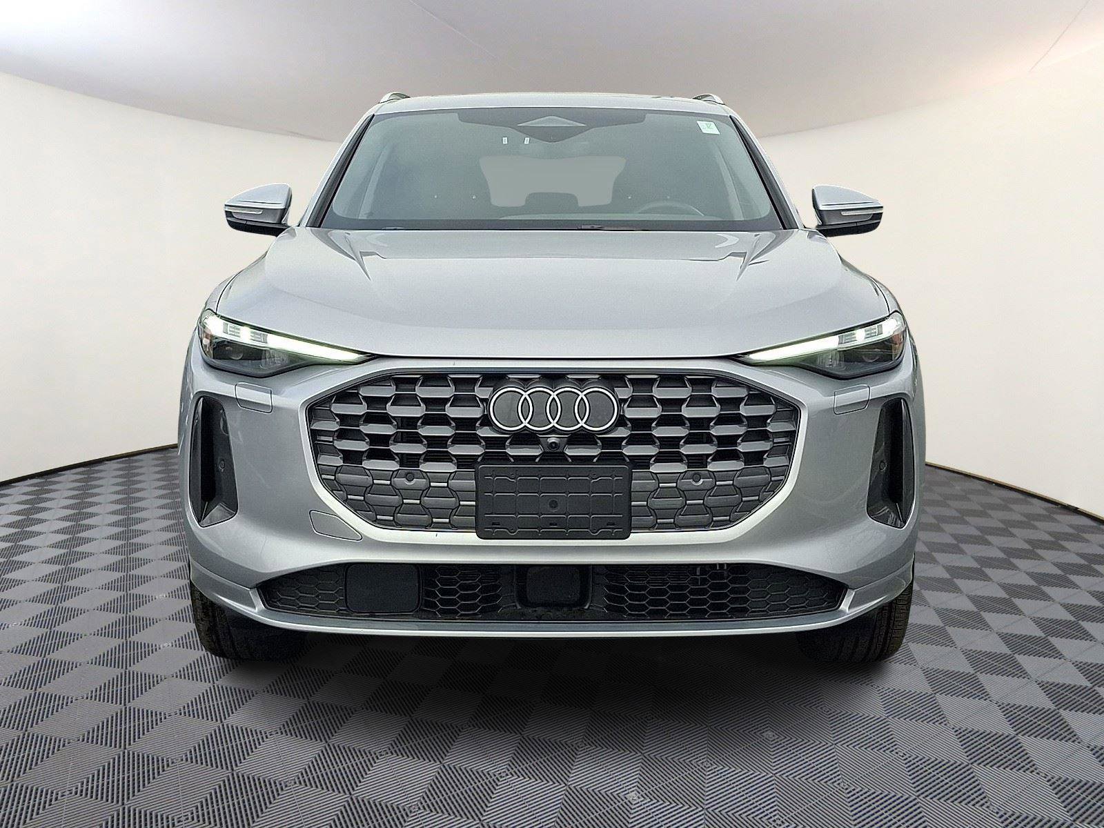 Used 2025 Audi Q5 Premium Plus w/ Premium Plus image 2