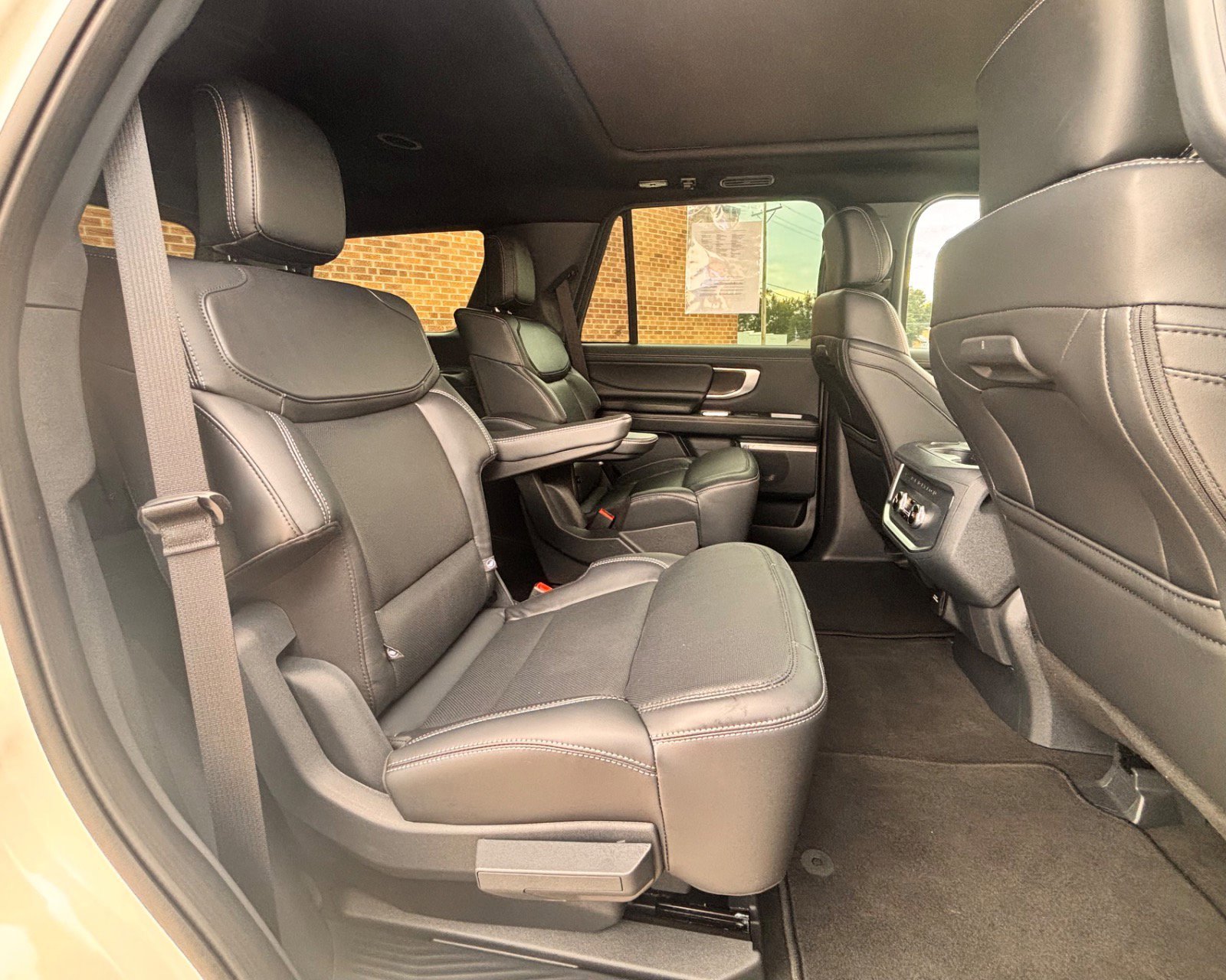 Certified 2025 Ford Expedition Platinum w/ Stealth Appearance Package image 31