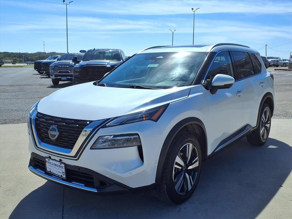 Used 2023 Nissan Rogue SL w/ SL Premium Package FWD image 3
