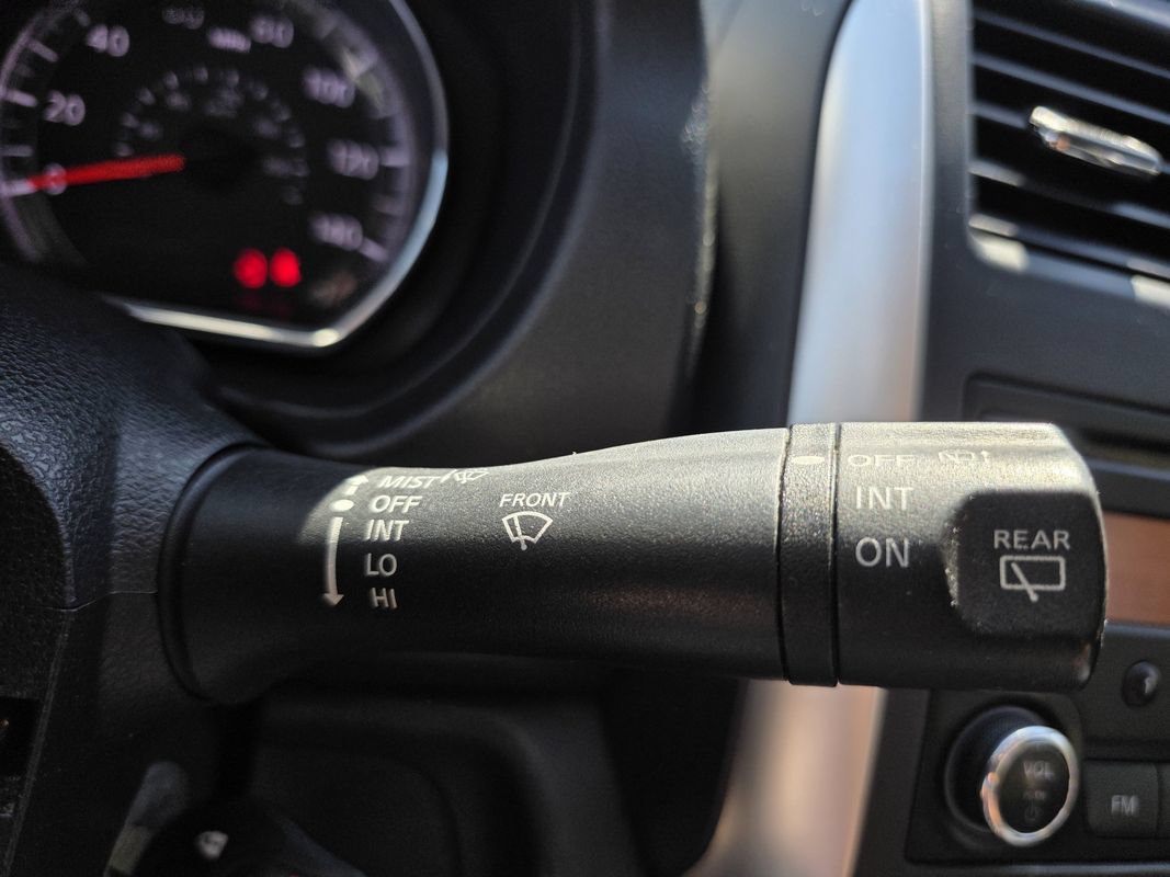 Used 2014 Nissan Versa Note SV FWD image 27