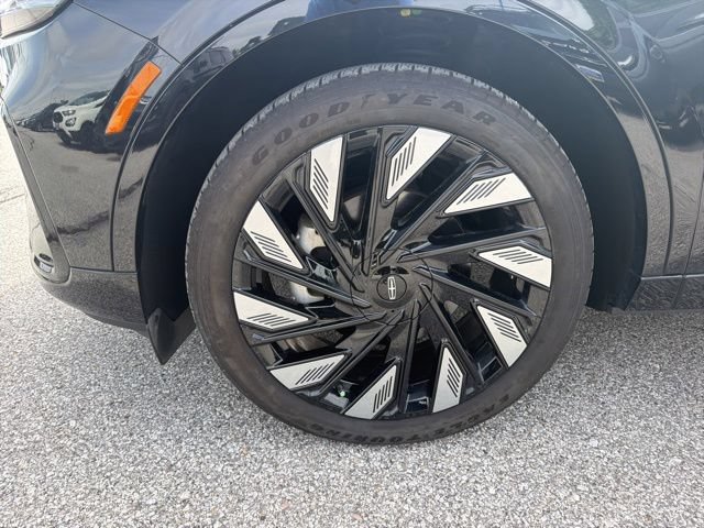 Certified 2024 Lincoln Nautilus Reserve w/ Jet Appearance Package (87T) AWD/4WD image 12