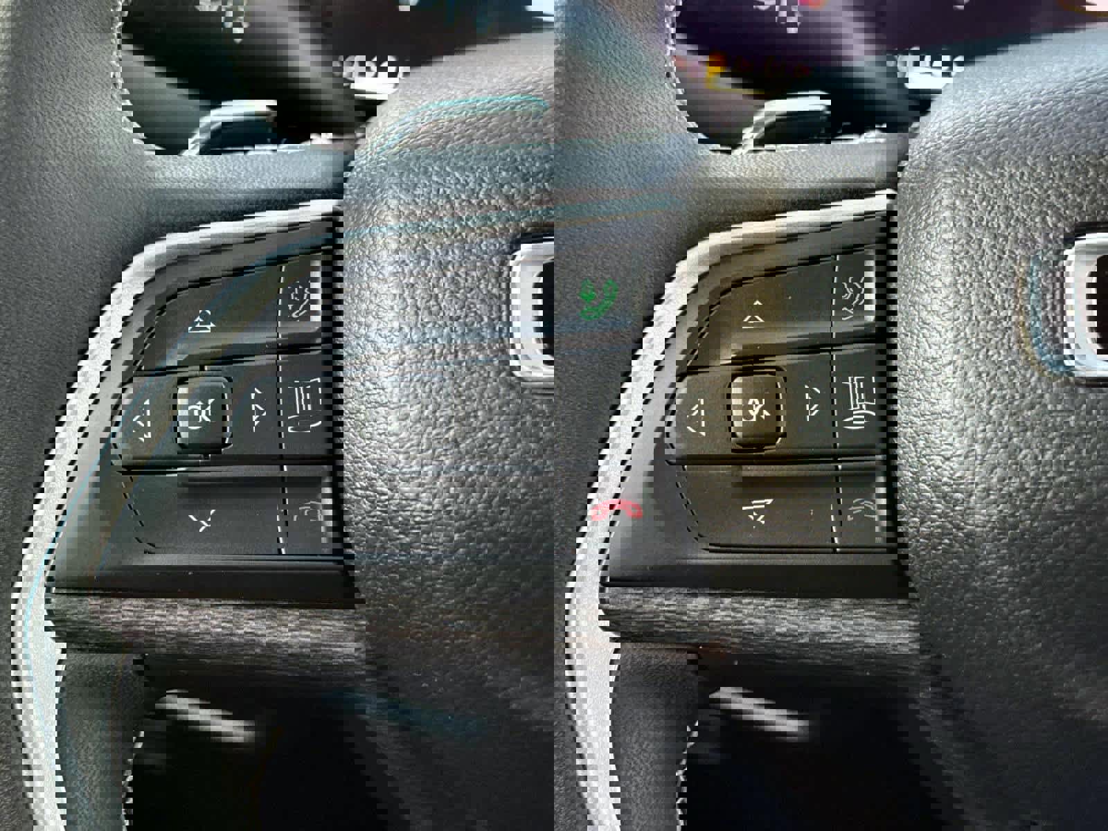 Used 2024 Jeep Grand Cherokee Limited w/ Luxury Tech Group II image 23