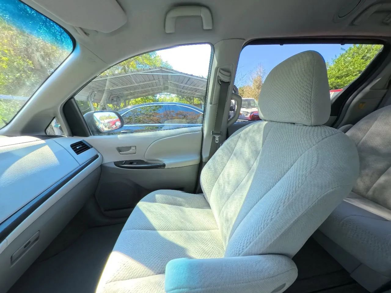 Used 2011 Toyota Sienna LE image 23